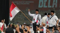 Anies juga mengajak massa memberikan pesan kepada dunia bahwa Indonesia selalu berjuang mendukung Palestina dan melawan kolonialisme.