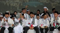 We will always stand up against colonialism, against violence, we will fight for independent of Palestine (kita akan selalu melawan kolonialisme, kita akan membela kemerdekaan Palestina), katanya.