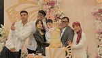 Momen Dewi Mama Fuji, Saat Makan Bareng Haji Faisal dan Keluarga
