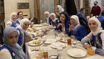 Momen Dewi Mama Fuji, Saat Makan Bareng Haji Faisal dan Keluarga