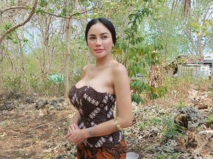 Totalitas Nikita Mirzani Syuting Film Horor di Pelosok Desa