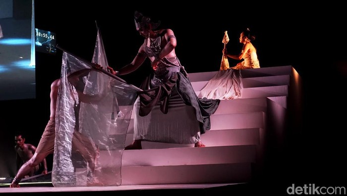 Opera Gayatri Rajaptni Opera Gayatri Rajaptni