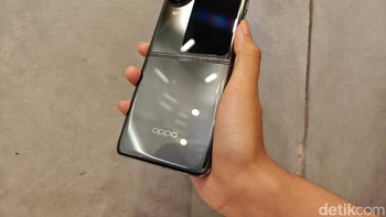 Bentuk bodi melengkung, kaca yang elegan, dan sistem kamera yang dilengkapi dengan Cosmos Ring memberikan sentuhan elegan nan penuh gaya. Foto: Adi Fida Rahman/detikINET