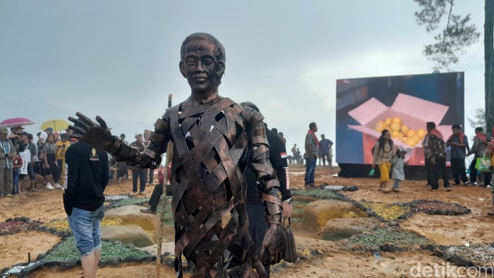 Patung Jokowi yang terdapat di pembangunan Monumen Juma Jokowi (Nizar Aldi/detikSumut)