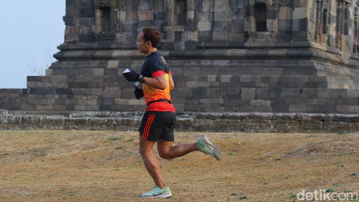 Pelari mengikuti Sleman Temple Run 2023, Minggu (5/11/2023).