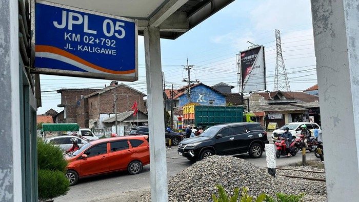 Perlintasan KA Jalan Kaligawe Semarang. Foto diunggah Minggu (5/11/2023).