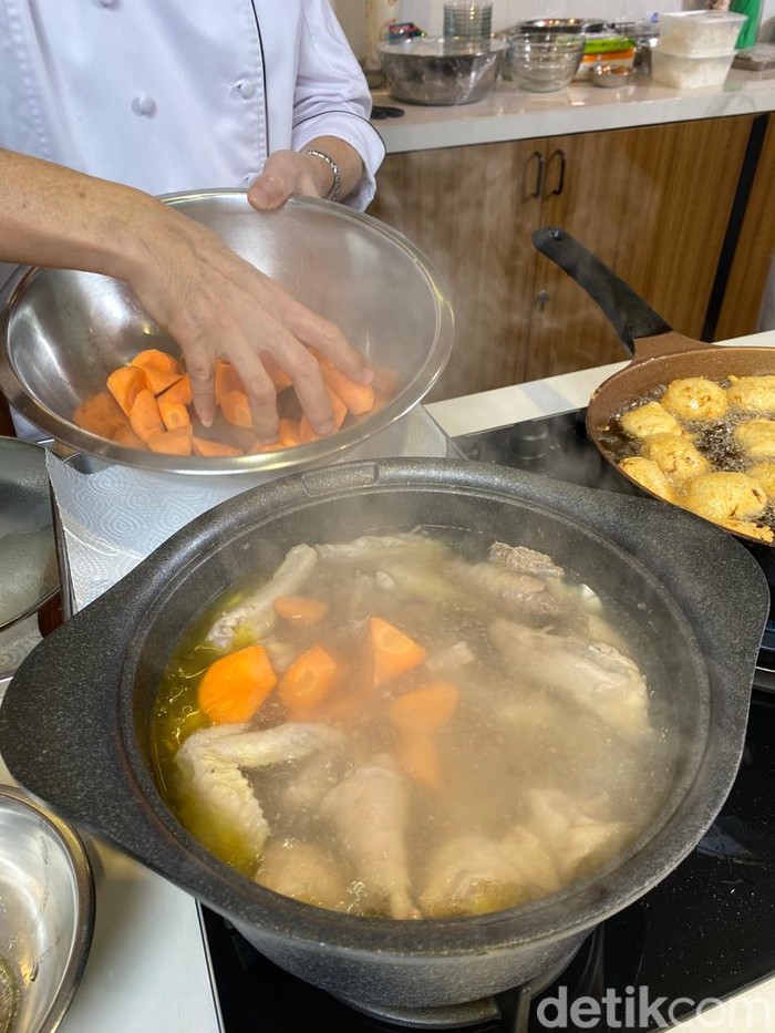 Potret Seru Cooking Class Masakan Bangka Bareng Chef Eddrian
