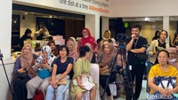 Sering kali peserta berlomba-lomba untuk mendapatkan kesempatan menjawab pertanyaan. Acarapun semakin berlangsung meriah.