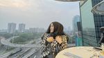 Keseruan Putri Delina saat Nongkrong dan Makan Bareng