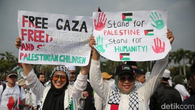 Ratusan Ribu Massa Aksi Bela Palestina Padati Monas Pagi Ini