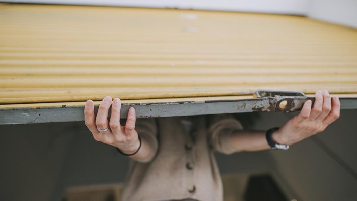 rolling door manual.