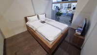 Tiap unit rumah susun tersebut dilengkapi tiga kamar tidur, yang terdiri atas satu kamar tidur utama dan dua kamar tidur anak.