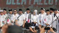 Selain Puan dan Anies, aksi ini juga dihadiri oleh Mantan Wakil Presiden RI Jusuf Kalla, Menteri Luar Negeri Retno Marsudi, Menko PMK Muhadjir Effendy, Menteri Agama, hingga Ketua Prakarsa Persahabatan Indonesia-Palestina Din Syamsudin.