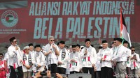 Aksi ini juga dihadiri sejumlah tokoh nasional dan mulai dipadati massa yang berdatangan dari berbagai kota di kawasan Monas, Minggu (5/11/2023).