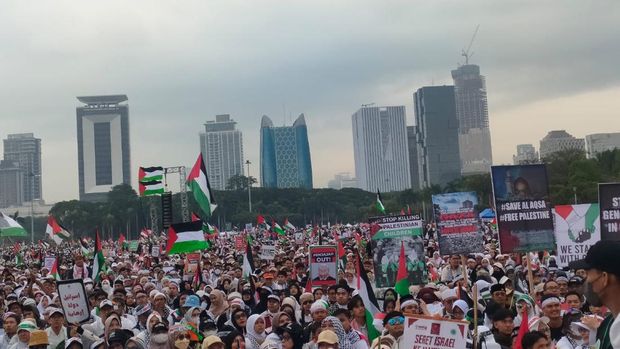 Potret Massa Aksi Bela Palestina Di Monas Yang Dihadiri Menlu Puan