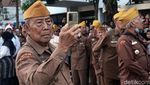 Antusiasme Warga Saksikan Parade Juang di Surabaya
