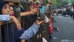 Antusiasme Warga Saksikan Parade Juang di Surabaya