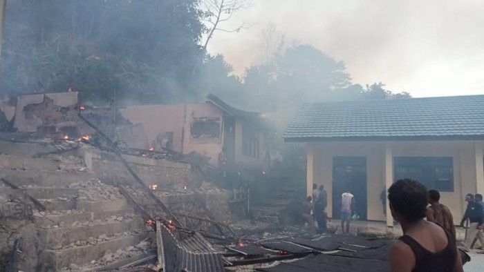 Gedung SMA Negeri 1 Kokas, Kabupaten Fakfak, Papua Barat kebakaran.