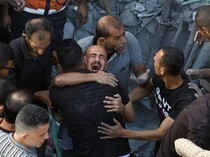 Suasana Duka Keluarga Korban Serangan Israel di Rumah Sakit Gaza