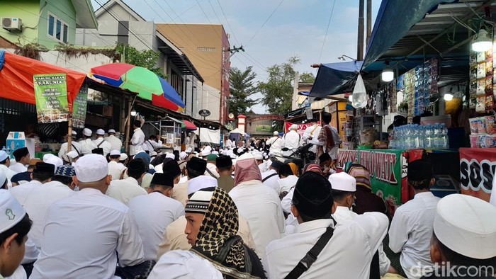 Suasana haul Habib Ali Solo di Pasarkliwon, Minggu (5/11/2023).