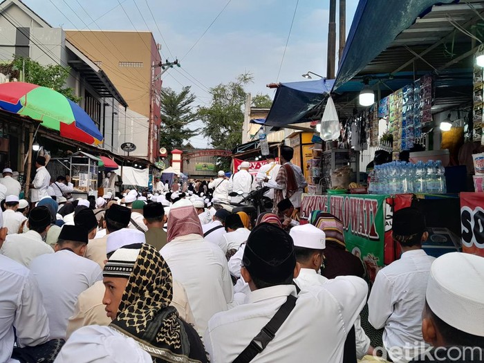 Suasana haul Habib Ali Solo di Pasarkliwon, Minggu (5/11/2023).