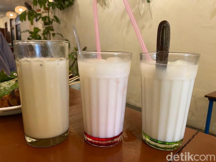 Angkringan Kekinian Ini Punya Racikan Susu Segar Aneka Rasa