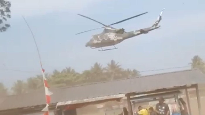 Tangkapan layar video viral pendaratan helikopter di Pangandaran.