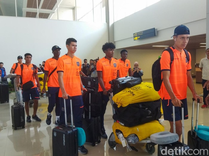 Timnas Ekuador U-17 tiba di Surabaya.