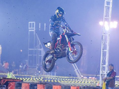 Kedigdayaan Lantian Juan benar-benar terbukti di Trial Game Dirt 2023. Crosser berusia 24 tahun ini menjadi juara umum untuk kelas Free For All (FFA) dan Campuran Open.