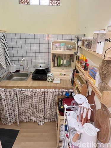 Wanita ini renovasi rumah kontrakan tiga petak jadi aesthetic dan rapi.