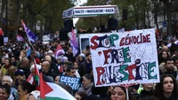 Di Paris, Prancis beberapa ribu pengunjuk rasa menyerukan gencatan senjata segera di Gaza dan beberapa orang di antaranya meneriakkan “Israel, pembunuh!” Foto: Aurelien Morissard/AP Photo