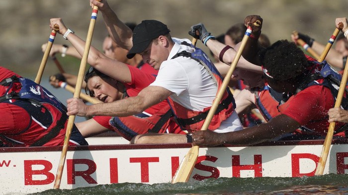 Britain's Prince William, center, participates in a dragon boat event in Singapore, Monday, Nov. 6, 2023. (AP Photo/Vincent Thian)