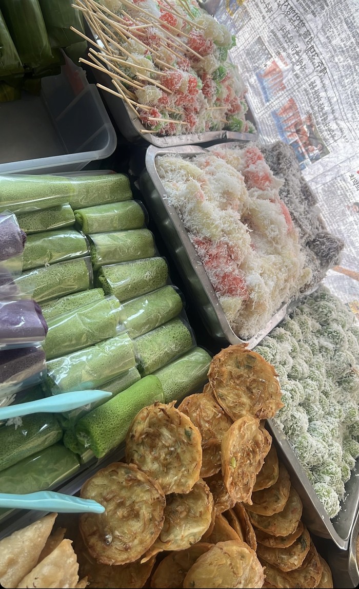 Ayu Soraya, Istri Pertama Koh Apex yang Hobi Makan di Resto dan Jajan Kue