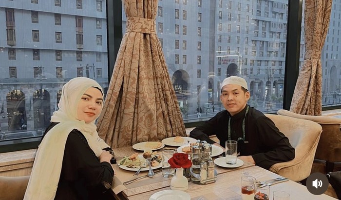 Ayu Soraya, Istri Pertama Koh Apex yang Hobi Makan di Resto dan Jajan Kue Ayu Soraya, Istri Pertama Koh Apex yang Hobi Makan di Resto dan Jajan Kue