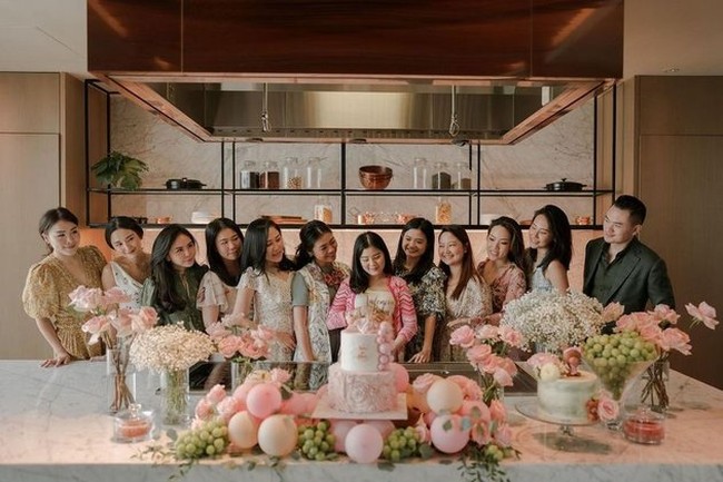 Valencia yang merupakan anak kedua dari taipun Hary Tanoesoedibjo dan Liliana Tanoesoedibjo sempat membagikan momen hajatan spesial itu di Instagram. Foto: instagram.com/valenciatanoe