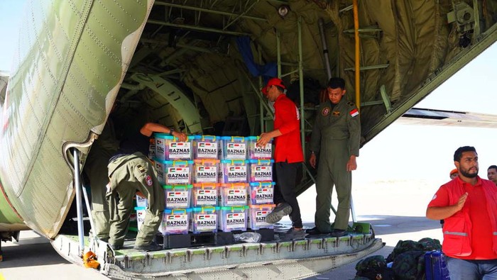 Bantuan Kemanusiaan RI untuk Palestina Tiba di Mesir Bantuan kemanusiaan dari pemerintah Indonesia untuk rakyat Palestina tiba di Bandar Udara El Arish, Mesir. Bantuan ini dibawa pesawat TNI.