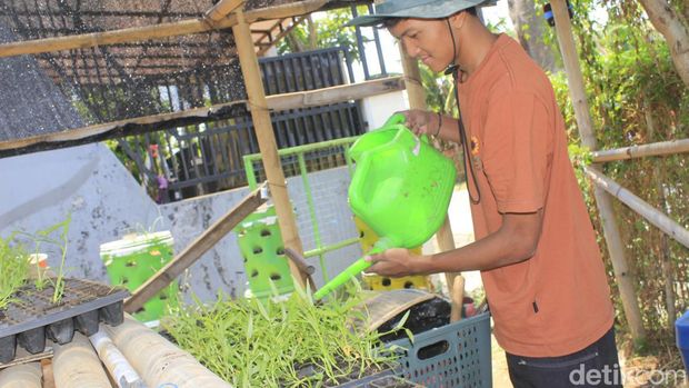 Berkebun Gembira di Seni Tani