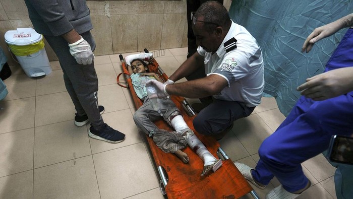 Bikin Sedih! Anak-anak Terus Jadi Korban Serangan Israel Israel masih membombardir Jalur Gaza. Anak-anak tak berdosa pun terus menjadi korban serangan tersebut.