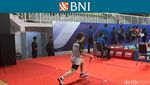 Potret Pebulutangkis Muda BNI Sirnas Jelang Tanding: Berdoa, Pemanasan