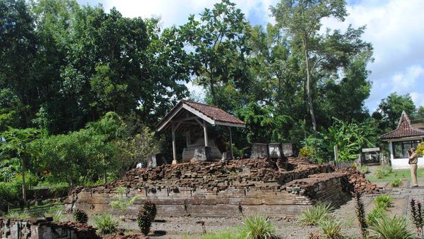 Candi Gayatri atau Boyolangu.