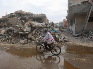 Dokter Naik Sepeda Belasan Kilometer untuk Tangani Korban di Gaza
