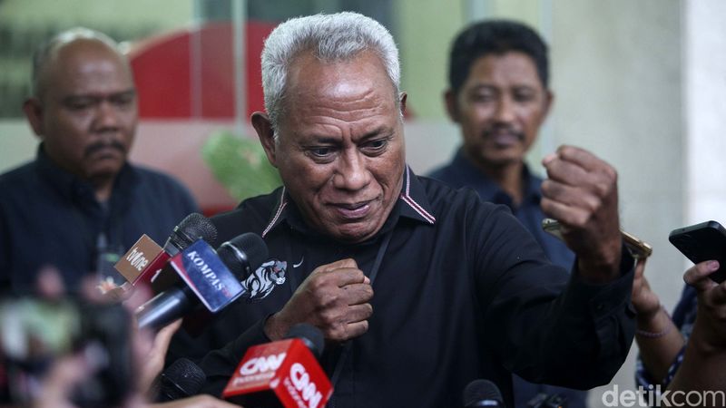 Wali Kota Medan Bobby Nasution memenuhi panggilan DPP PDIP. Bobby dipanggil usai menyatakan diri mendukung Prabowo-Gibran.