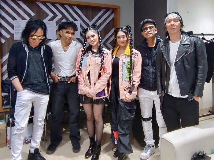 Duo Anggrek dan Slank