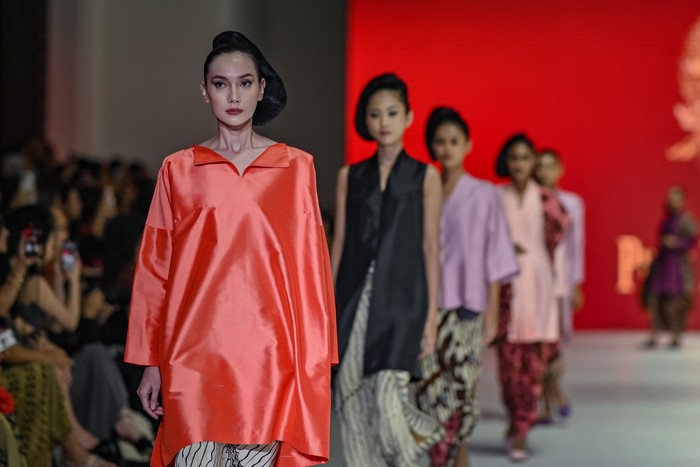 Fashion Show Putri Pare Setiawati di JFW 2024
