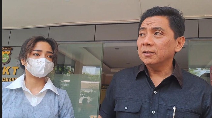 Fuji dan Sandy Arifin