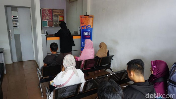 Geliat Aktivitas Perbankan di Kantor BRI Karangreja Bank BRI senantiasa hadir untuk memenuhi kebutuhan perbankan masyarakat. Tidak terkecuali di kaki gunung, salah satunya Bank BRI Unit Karangreja, Purbalingga.