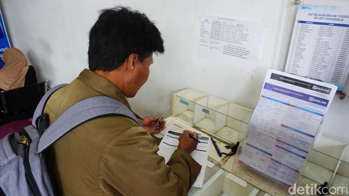 Geliat Aktivitas Perbankan di Kantor BRI Karangreja Bank BRI senantiasa hadir untuk memenuhi kebutuhan perbankan masyarakat. Tidak terkecuali di kaki gunung, salah satunya Bank BRI Unit Karangreja, Purbalingga.