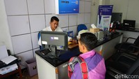 Tidak hanya itu, ada juga warga yang datang untuk membuka rekening hingga meminta bantuan modal usaha. UMKM sangat potensial di daerah tersebut.  