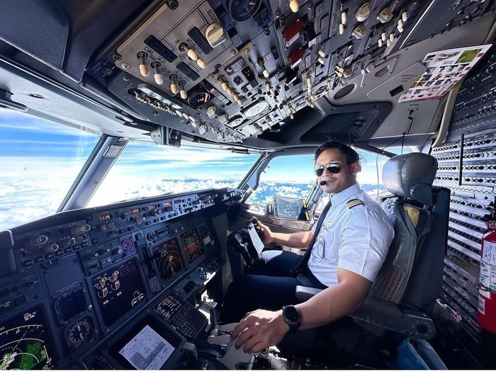 Pilot Garuda Kapten Gilang Wahyu P