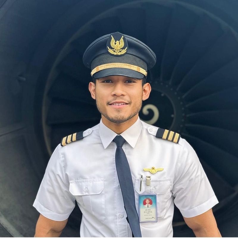 Pilot Garuda Kapten Gilang Wahyu P
